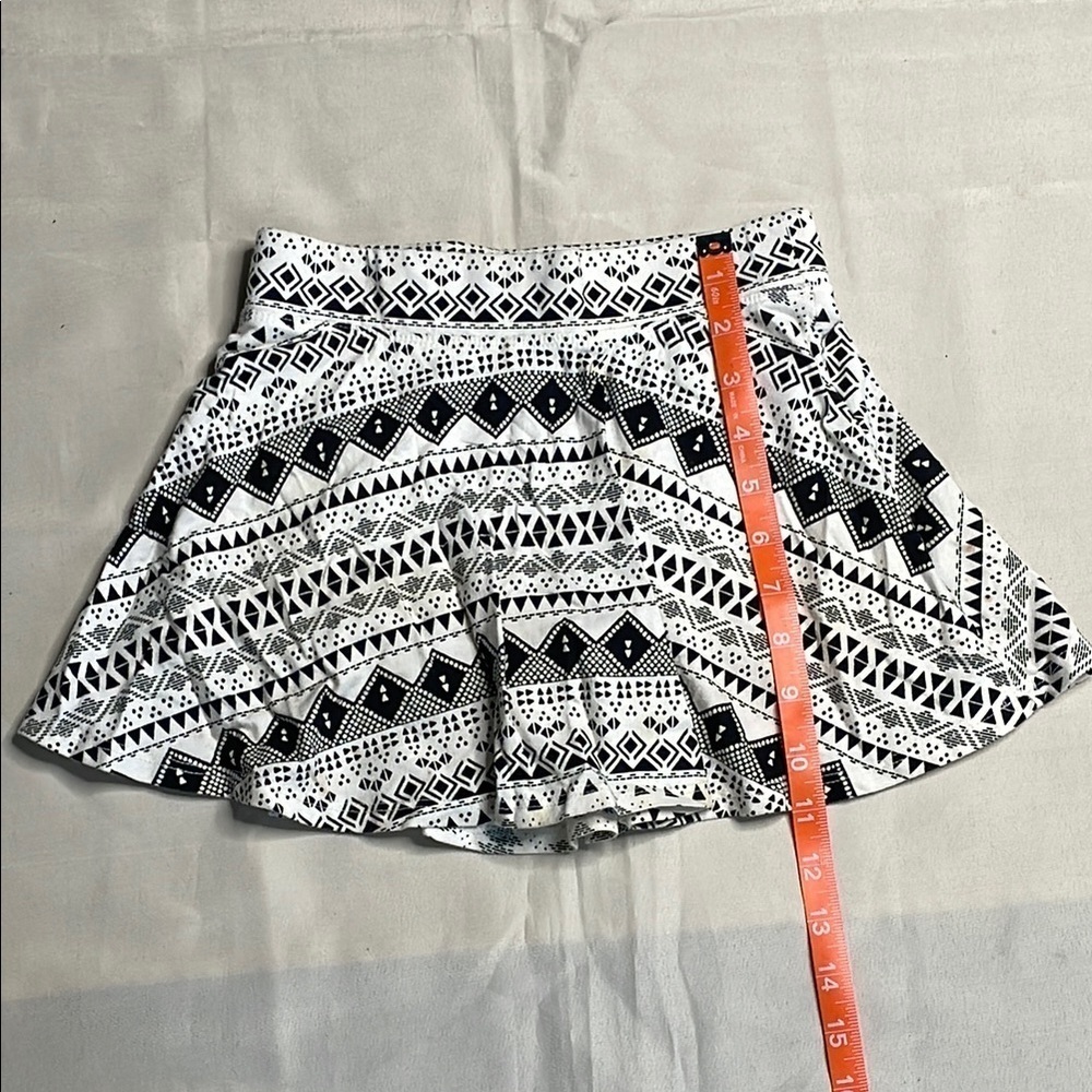 PLACE Geometric Black and White Skirt - Picture 3 of 8